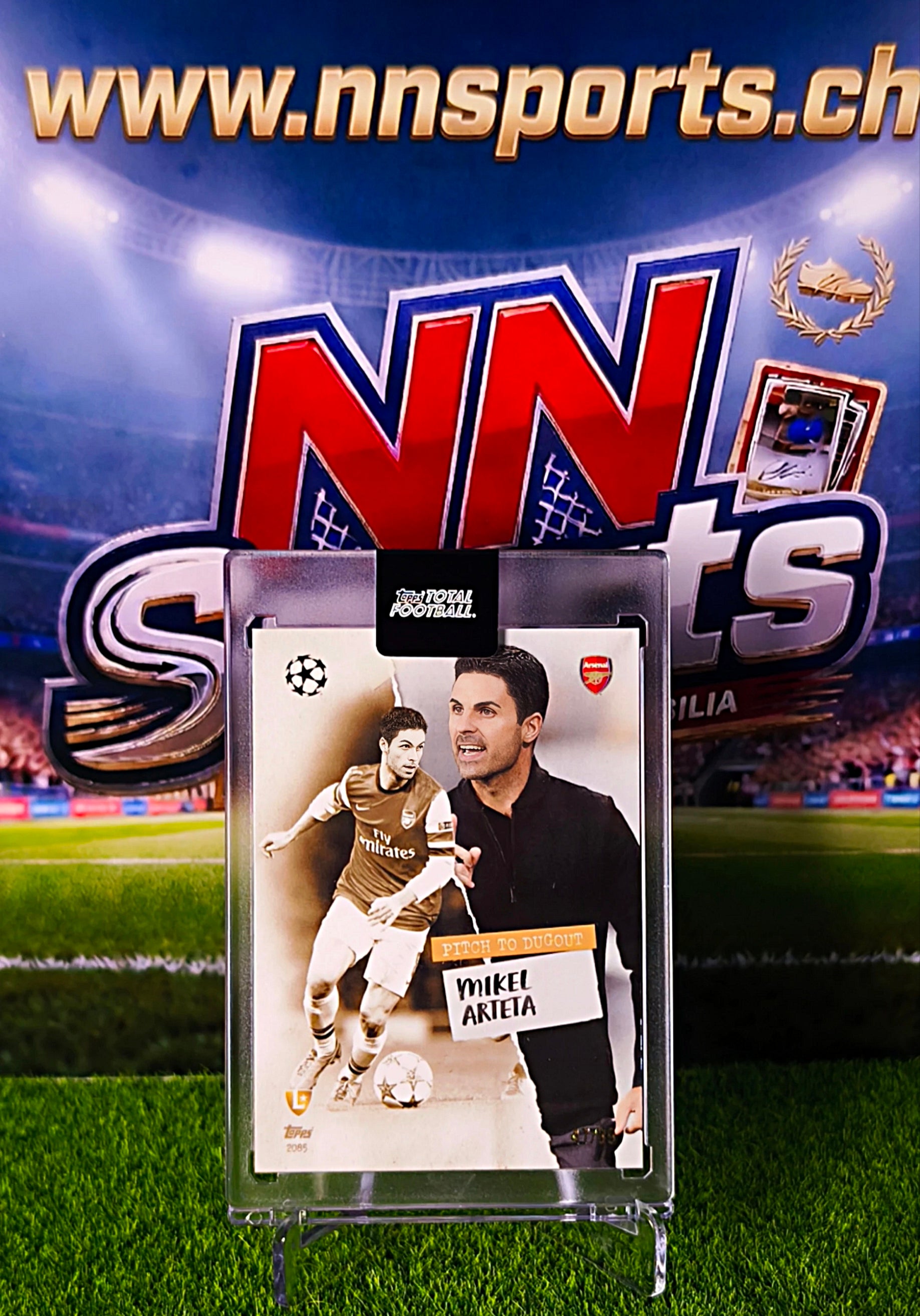 Mikel Arteta 2025-26 Topps Total Football Pitch to Dugout #47/99 - Arsenal Premier League Champion